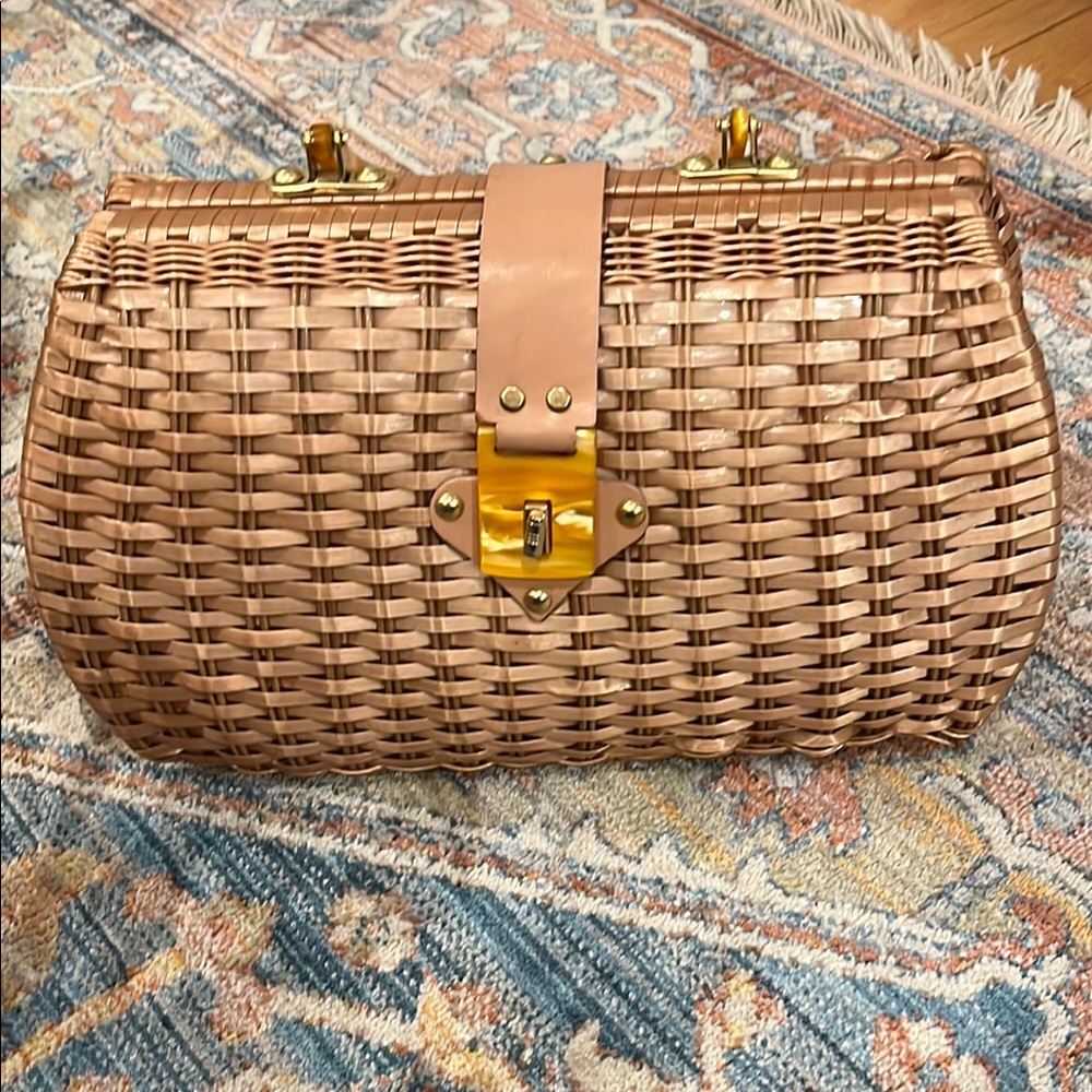 Elegant Tan Woven Handbag